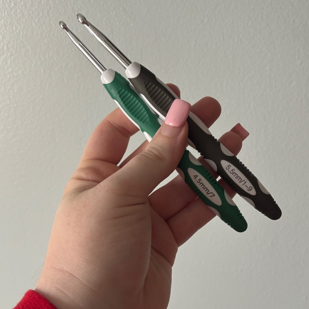 Green and Black Crochet Hooks